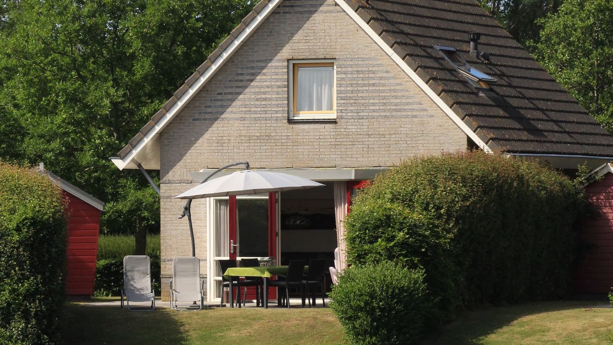 Medemblik House | Fantastically situated vacation home directly on the Vliet