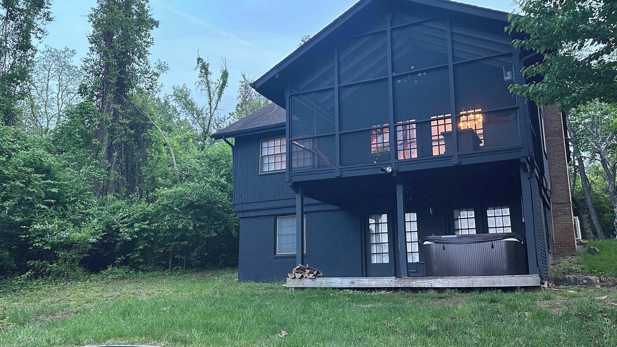 Front Royal Cabin | ▪️Far View Cabin◾️Private Retreat w/Hot Tub