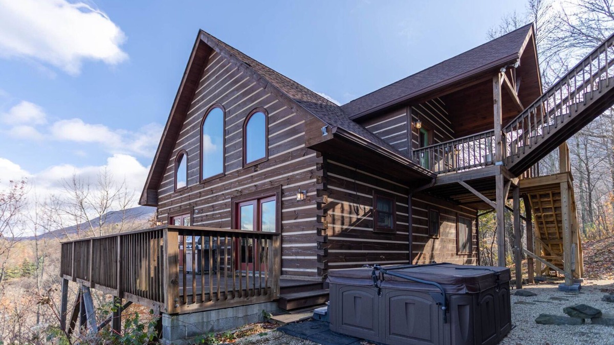 Zionville Cabin | Faraway Skies- 100 mile views Hot tub, total privacy, 20 mins to Boone