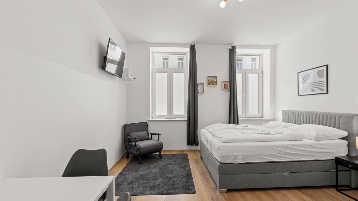 Rudolfsheim-Funfhaus Condo | Faraway Studios 43