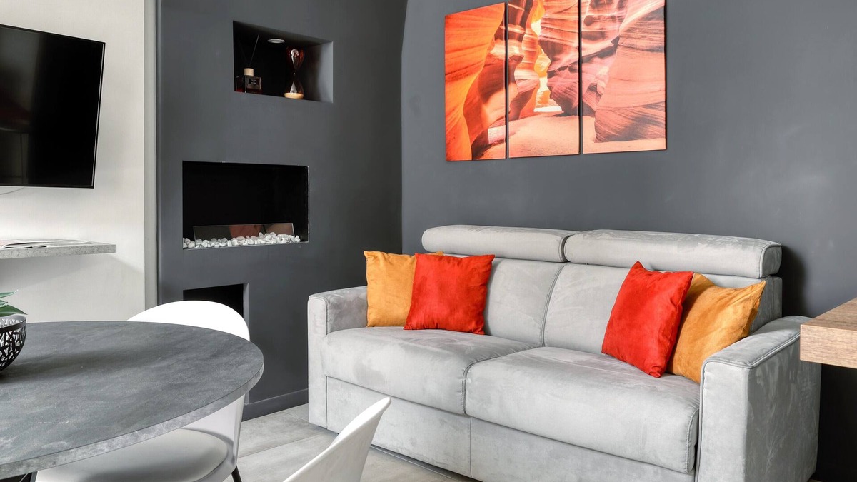 La Fontana Apartment | Farini 74 Design Apartment – Metro M3, WiFi, AC