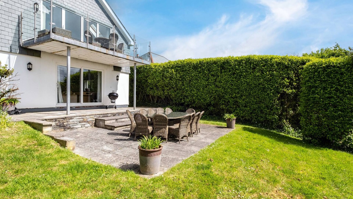 Trebetherick Cottage | FARLANDS, pet friendly, with a garden in Daymer Bay