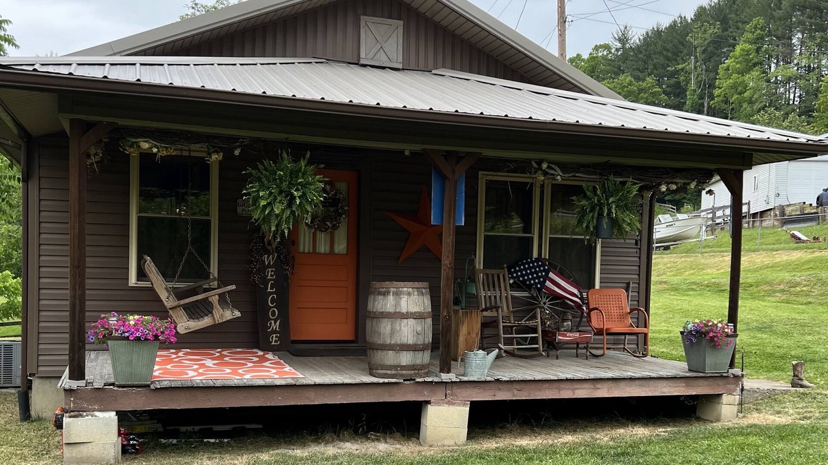 Victor Other | Farm Charm near New River National Park