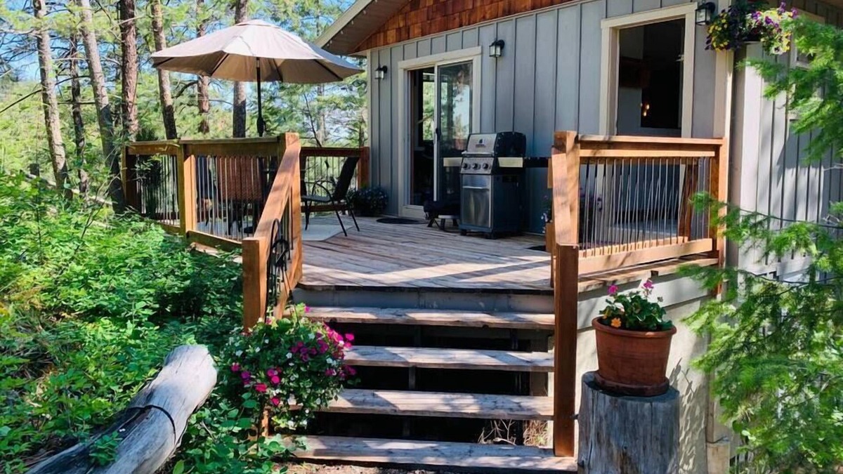 Okanagan-Similkameen Other | Farm Chic Cottage with PRIVATE OUTDOOR SPA