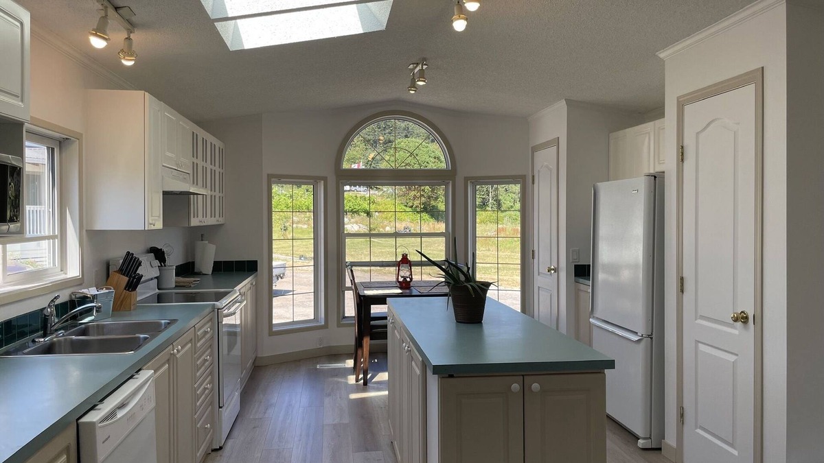 Mill Bay Other | Farm experience surrounded by the best Cowichan has to offer (family friendly)