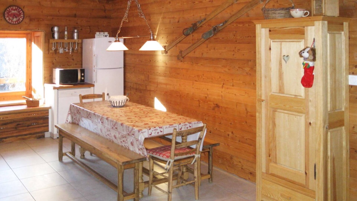 Risoul Other | Farm for 8 people, with the possibility of going down on skis