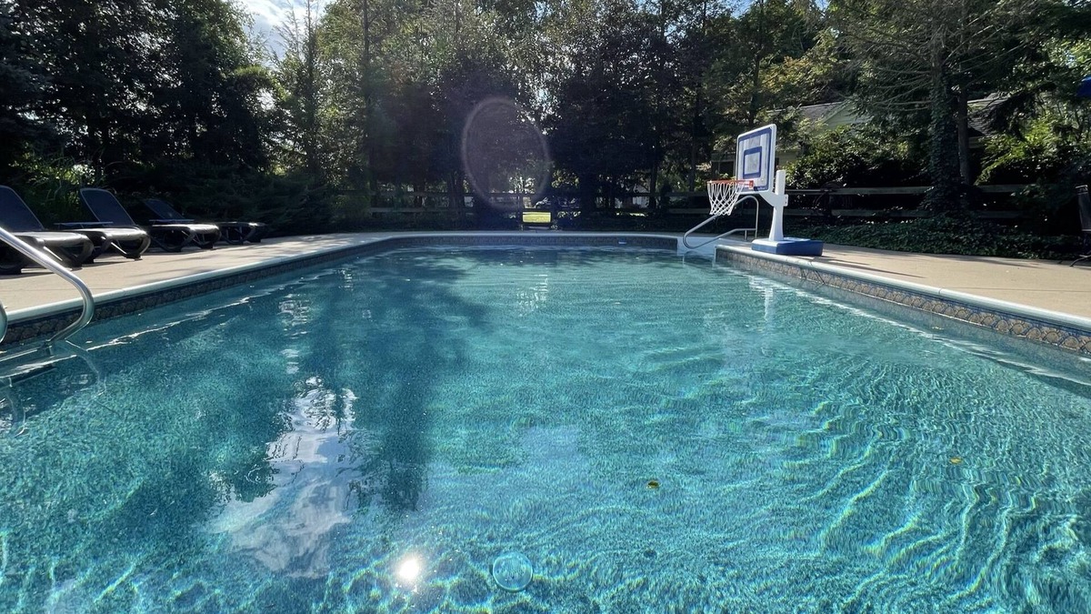 Three Oaks House | Farm house, loft & guest house Heated Pool Ponds Screened Gazebo Bocce court