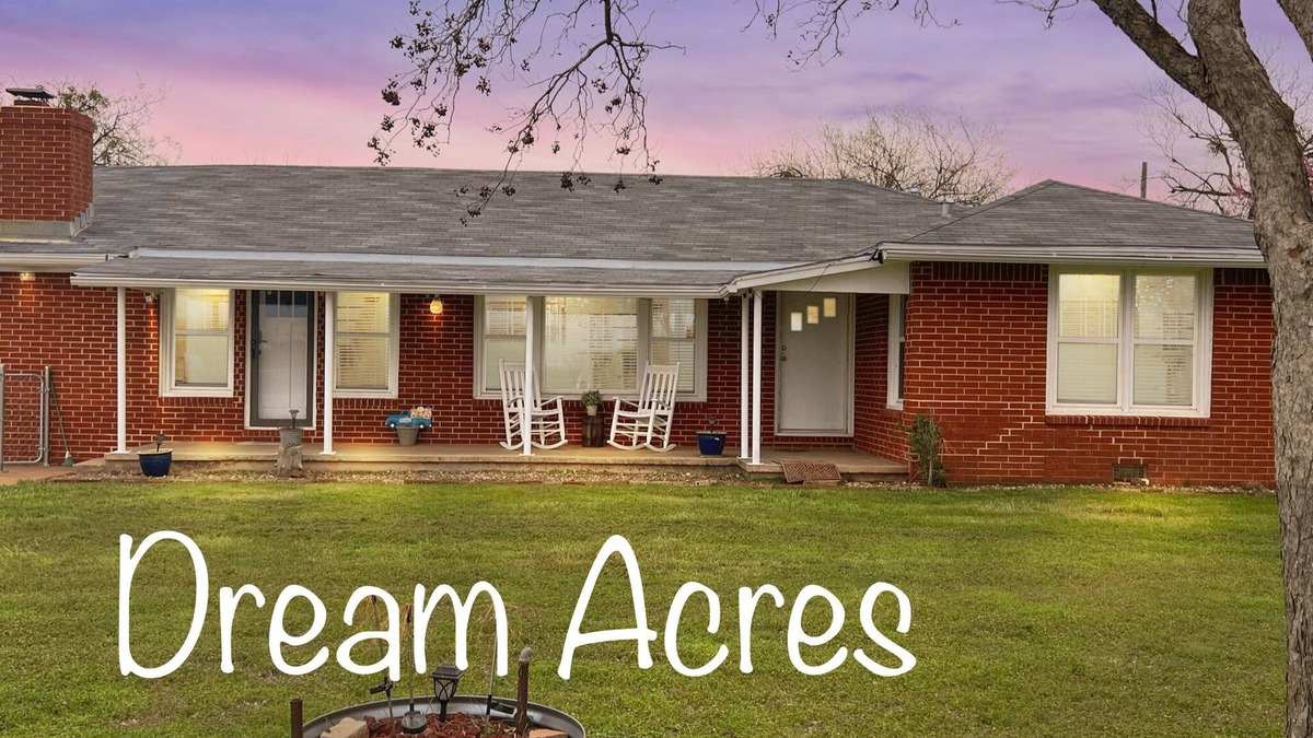 Clay House | Farm Retreat Pet-Friendly Near SAFB, WF, Hunting, Fishing Adventure nearby.