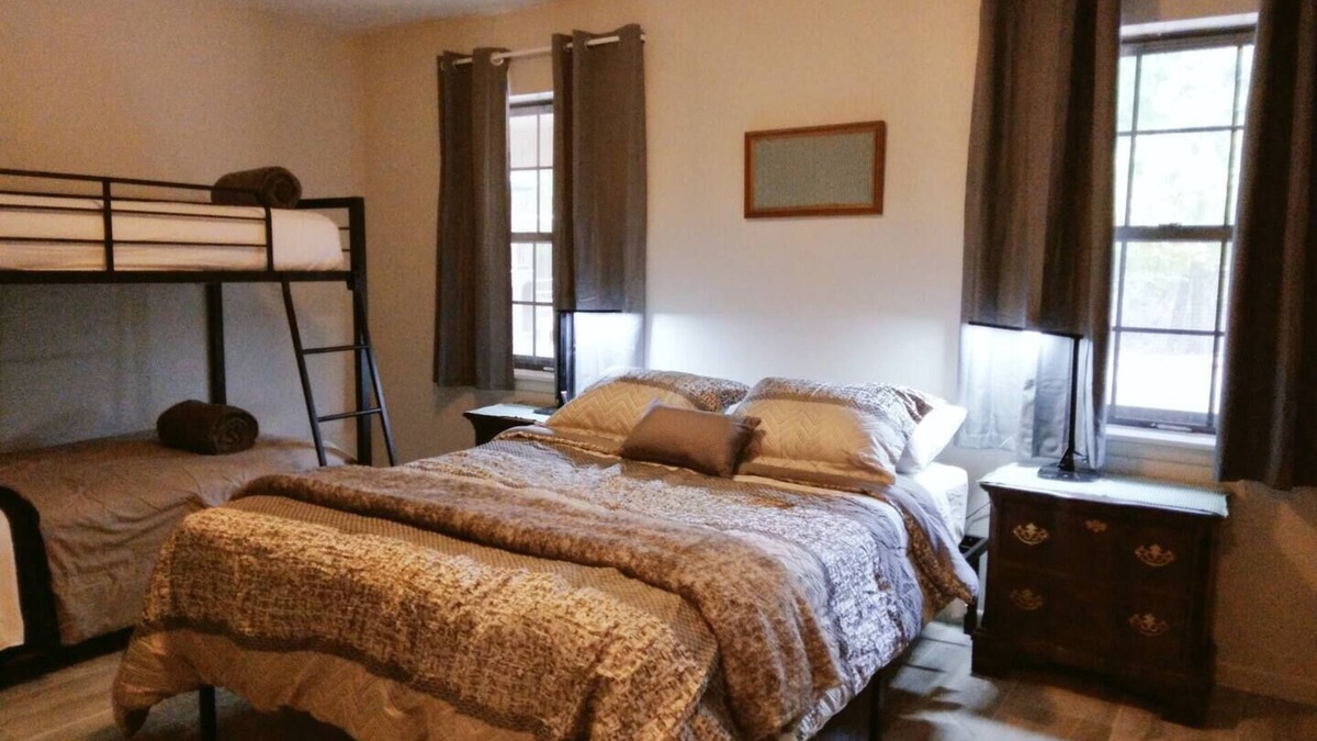 Flint Other | Farm Retreat w/2 houses-Cabin & Farmhouse- 6 Bedrooms 3 Baths on 50 acres