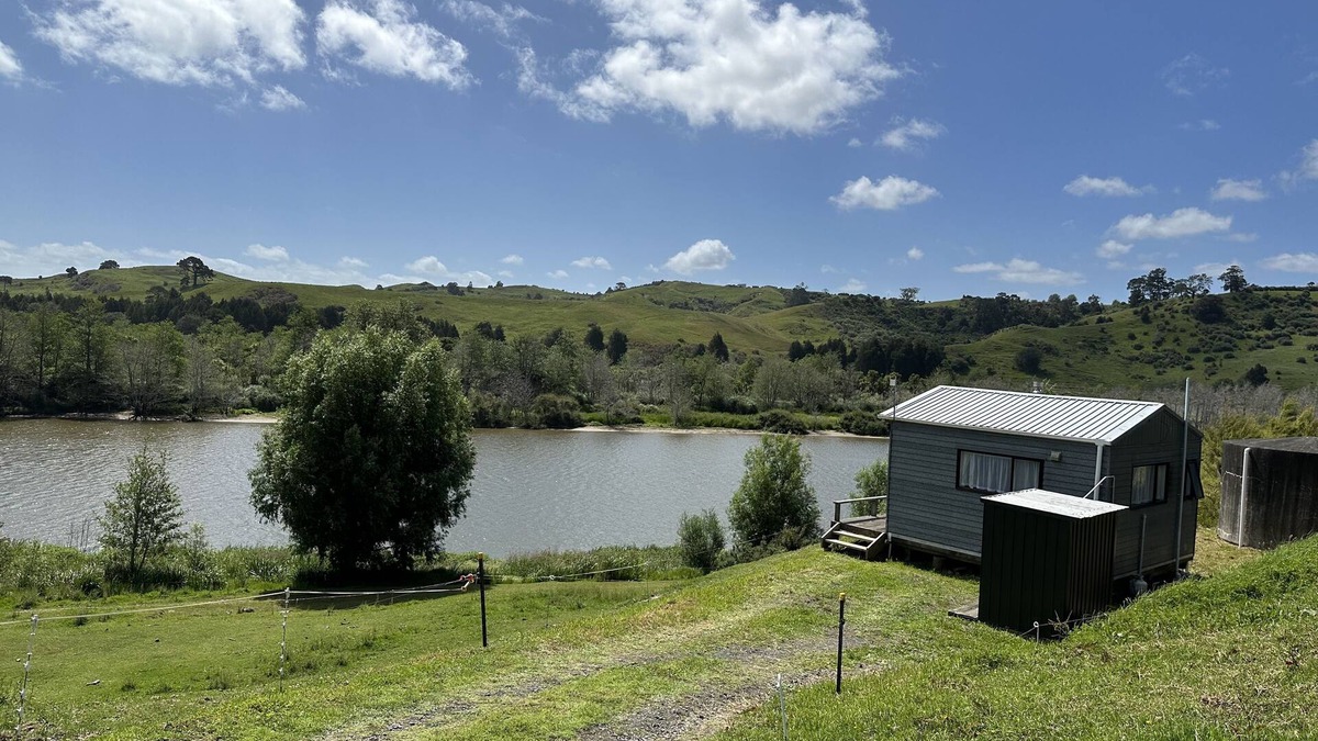 Pukekawa Cabin | Farm Shack with 5-Star River & Sunset Views