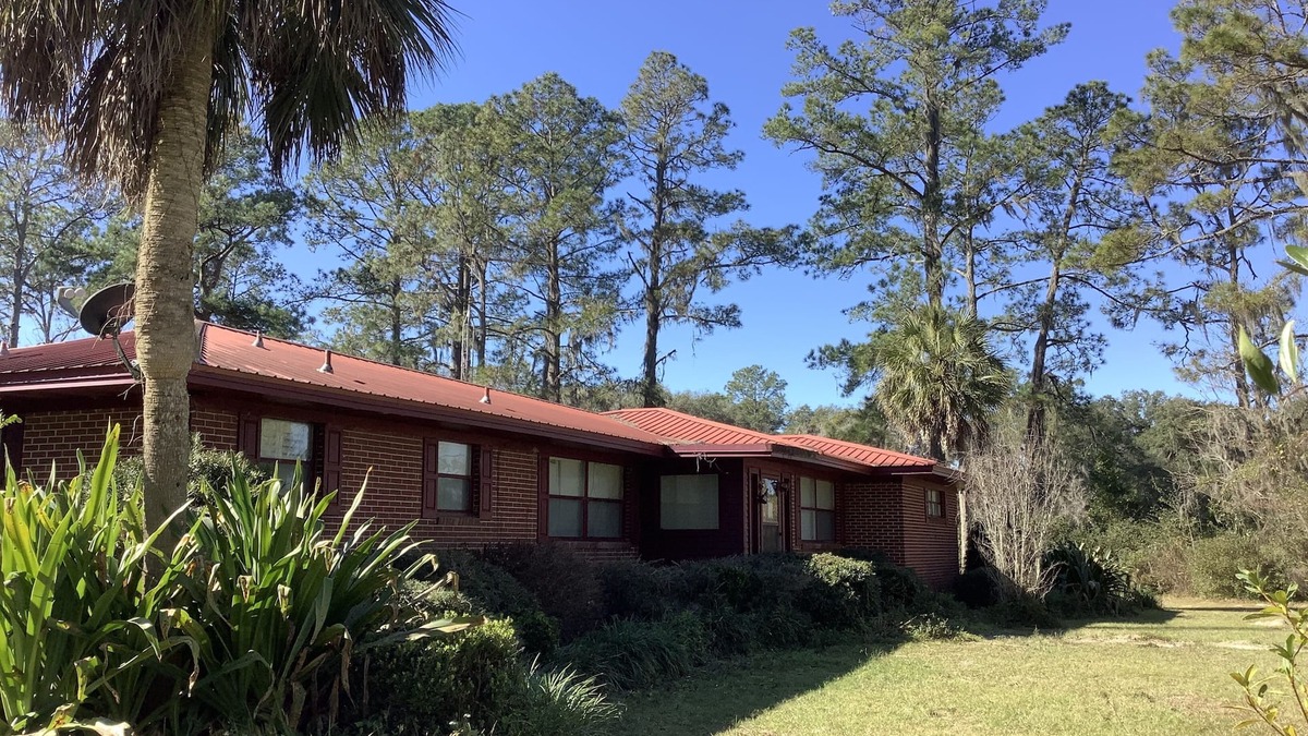 Live Oak House | Farm Stay 3 miles from Live Oak