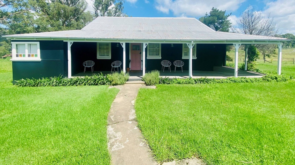 Munni House | FARM VINTAGE - Munni via Dungog -1900's farmhouse on 15 acres of serene farmland