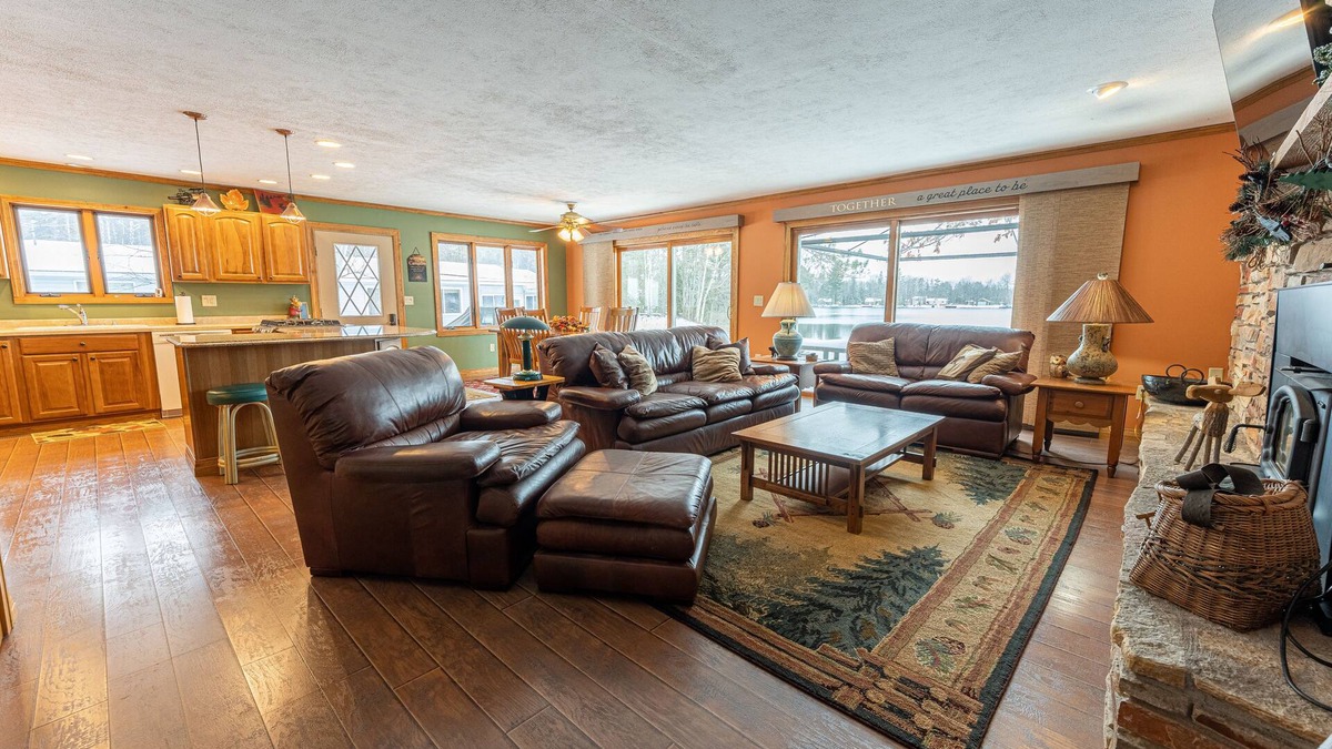 Grand Marais House | Farmer Lake Lodge: Fall Adventures Begin Here – Scenic Drives, Bonfires & More!
