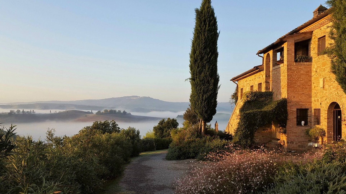 Siena Historical Center Apartment | FARMH. PODERE CUNINA 25 KM SUD SIENA DI FRONTE AL MONTALCINO PRENDENDO LEZIONI DI CUCINA