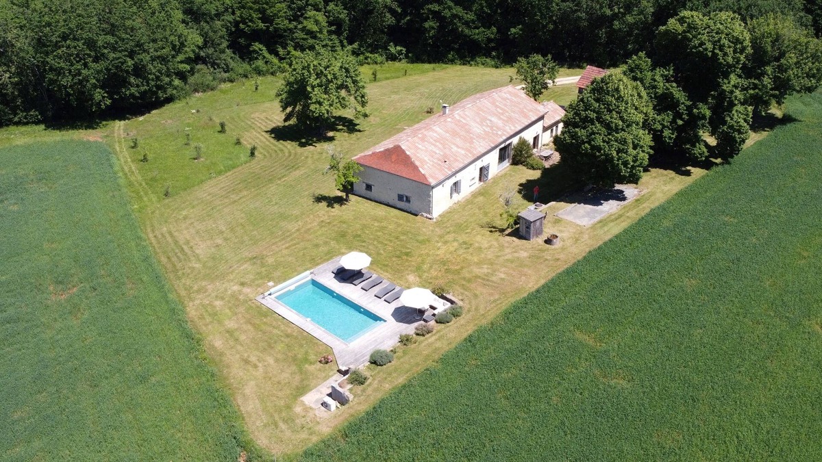 Sainte-Alvere-Saint-Laurent-les-Batons House | Farmhouse well renovated with heated pool, Jacuzzi, sauna, home cinema