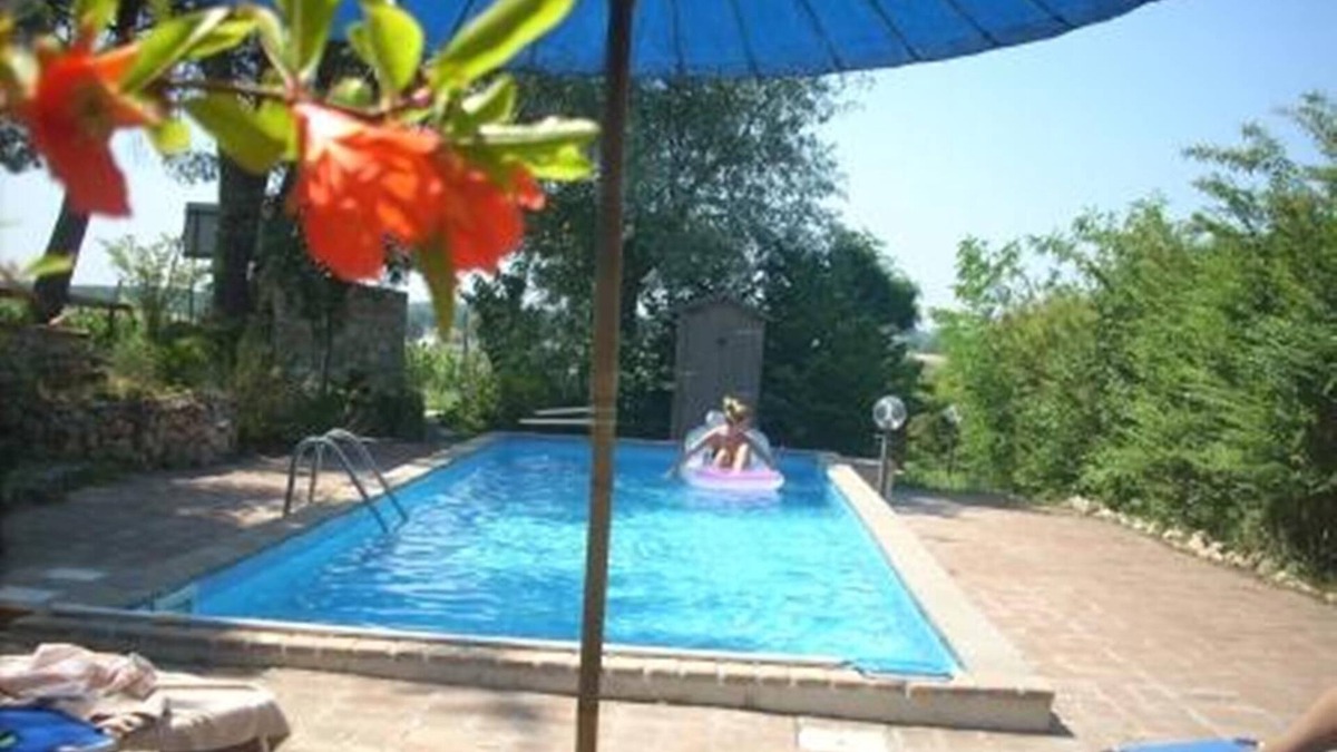 Orte Villa | Farmhouse and swimming pool sleeps 8