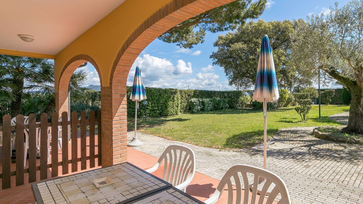 Campiglia Marittima Other | Farmhouse "Il Girasole - Grano" with Shared Pool & Wi-Fi