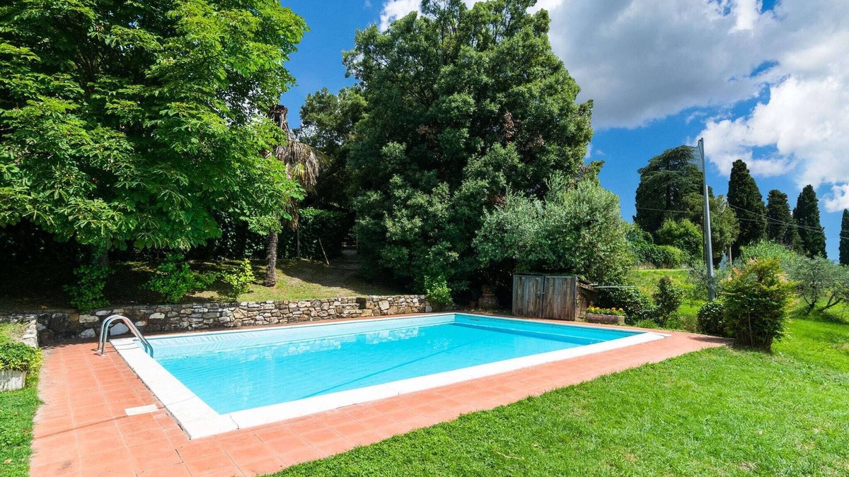 Bacchereto Other | Farmhouse in Tuscany near Renaissance Villa