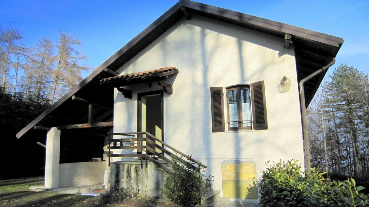 Verbania Apartment | Farmhouse in Verbania with Mountain Views