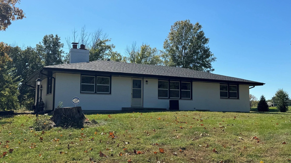 Columbia Other | Farmhouse located close to I-70 and minutes from MU campus
