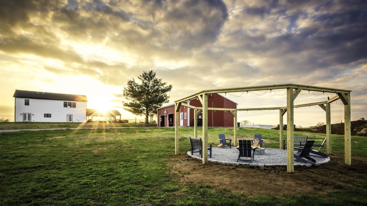 Nazareth Other | Farmhouse Luxury! 10 Min to Distilleries! Pool! Hot Tub! Quiet 7+Acres!