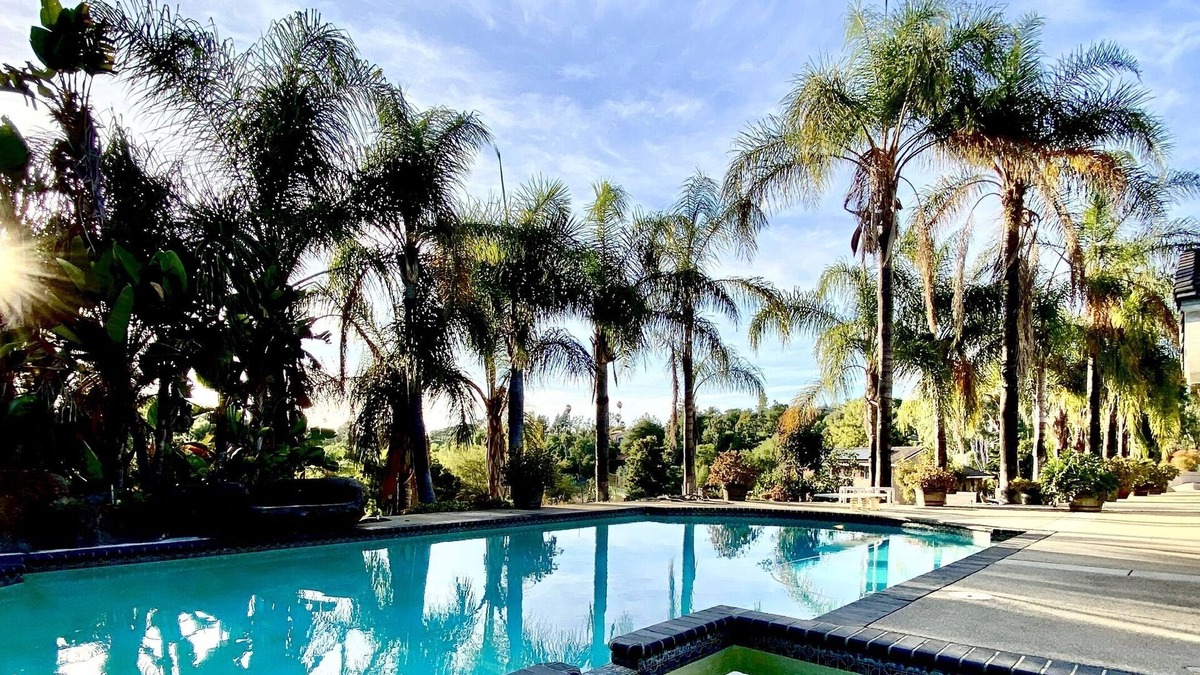 Kit Carson House | Farmhouse Oasis - Relax, Un-wind, Enjoy!