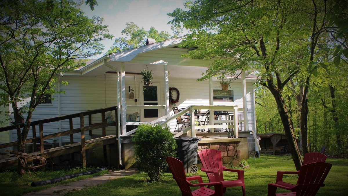 Madisonville Other | Farmhouse on 5 acres, many attractions and destinations close by.