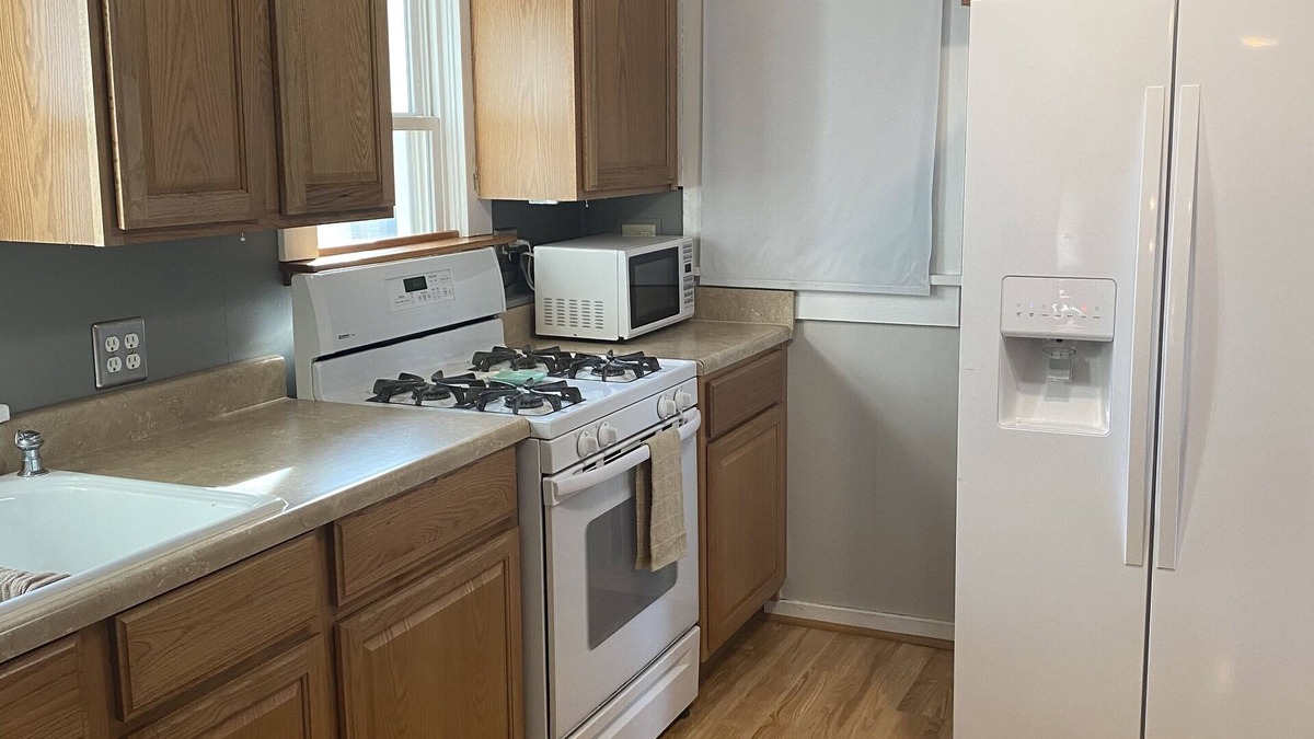 Cleora House | Farmhouse on Grand with lake view!