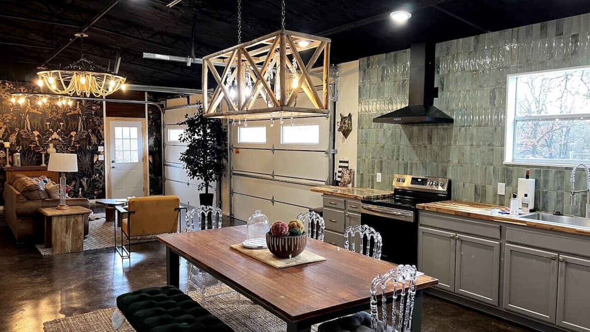 Oklahoma County Cabin | Farmhouse Retreat 2 bed 1 1/2 bath Arcadia