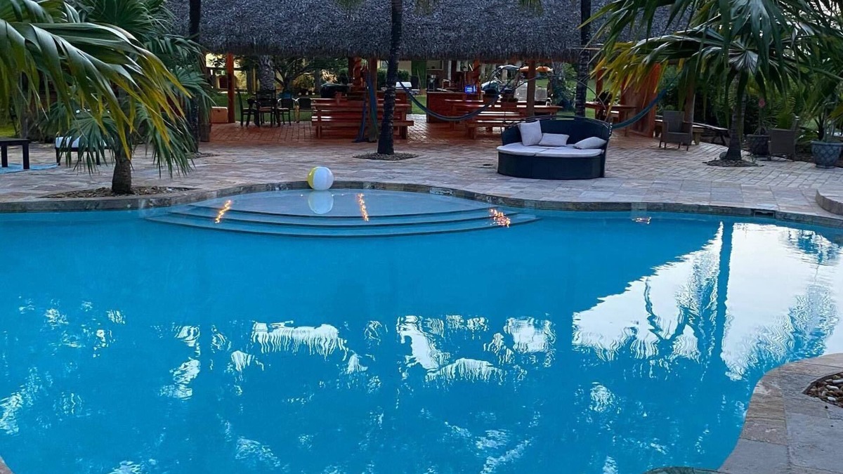 Florida City House | Farmhouse stay with amazing pool!