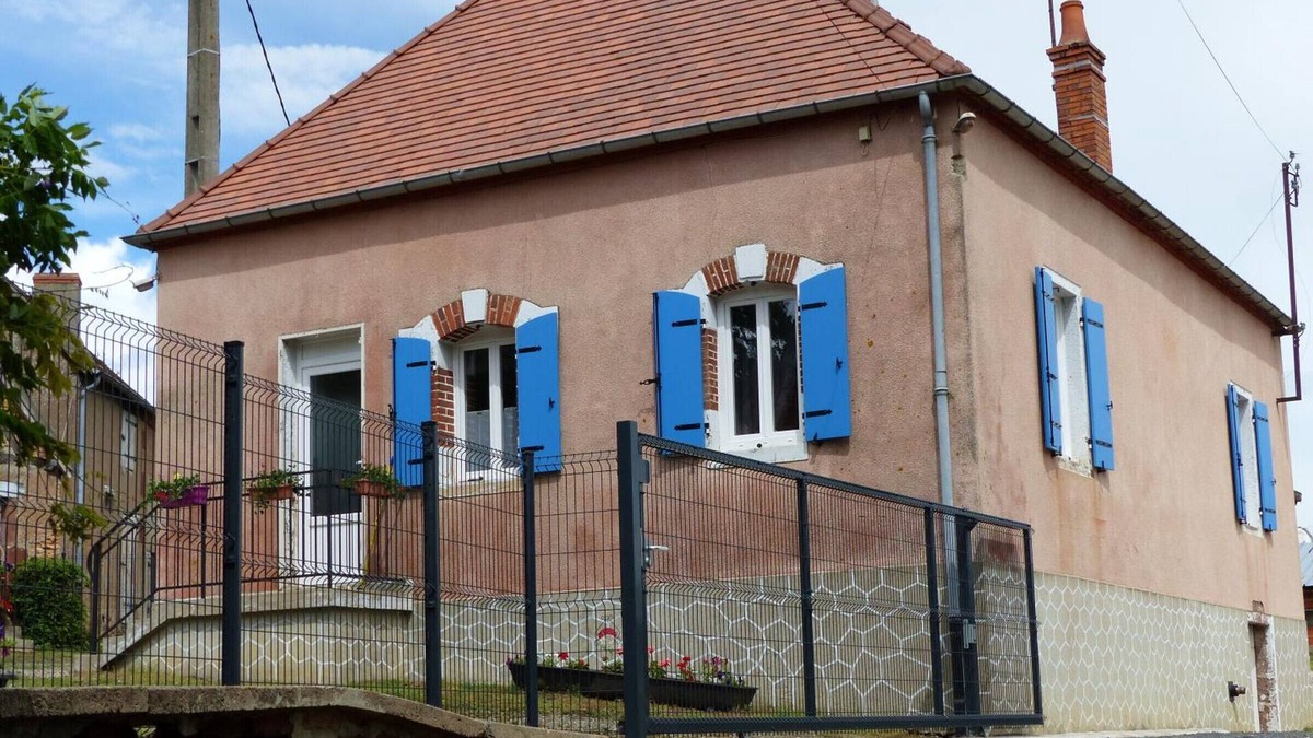 Saligny-sur-Roudon Cottage | Farmhouse with pets allowed, near Le Pal