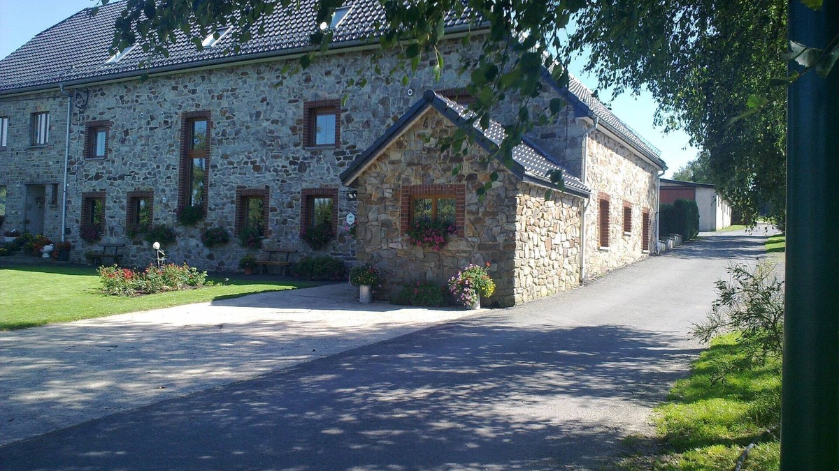 Arimont Cottage | Farmstay Retreat in Baugnez