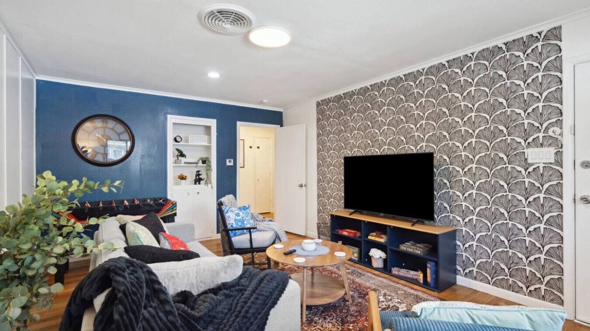 Fort Worth House | Fashionable TCU Walkable 2BD Home Away From Home!
