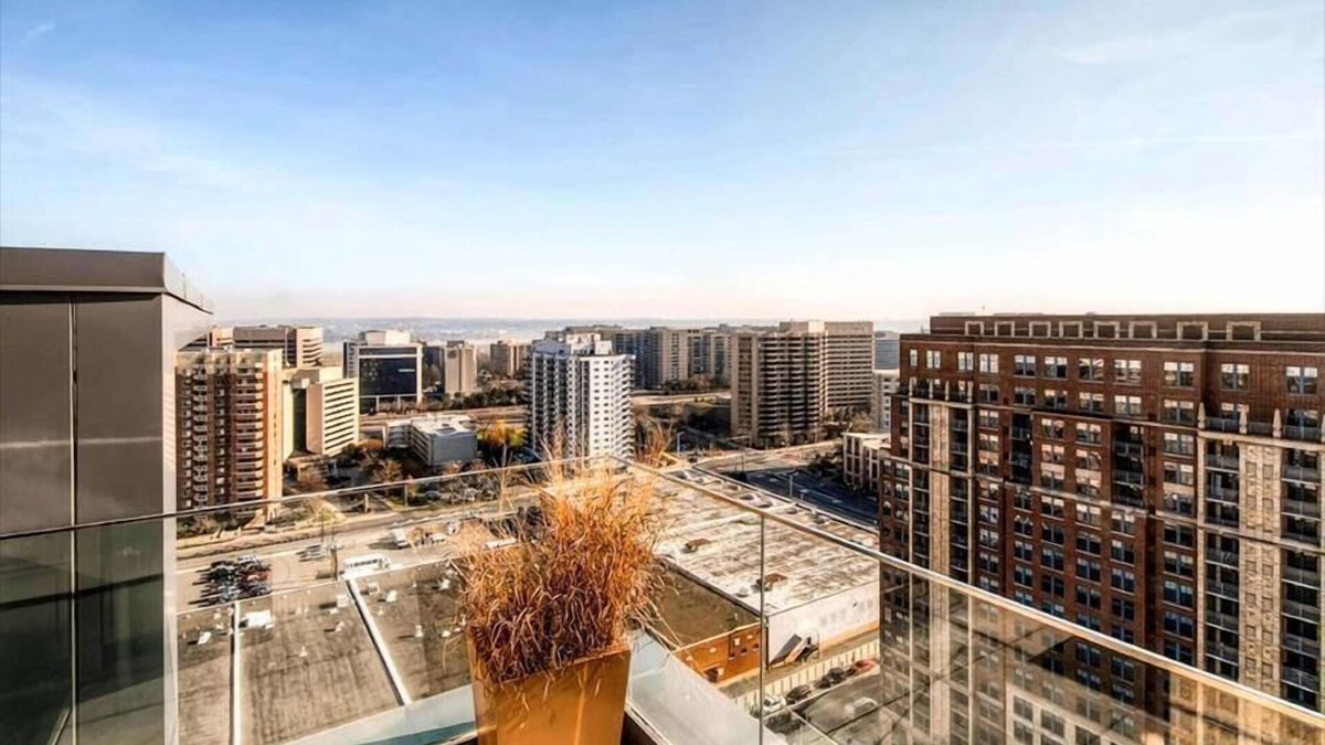 Aurora Highlands Apartment | Fast Downtown DC Access! 2BR nr Pentagon Row | Grill, Spa & Pool
