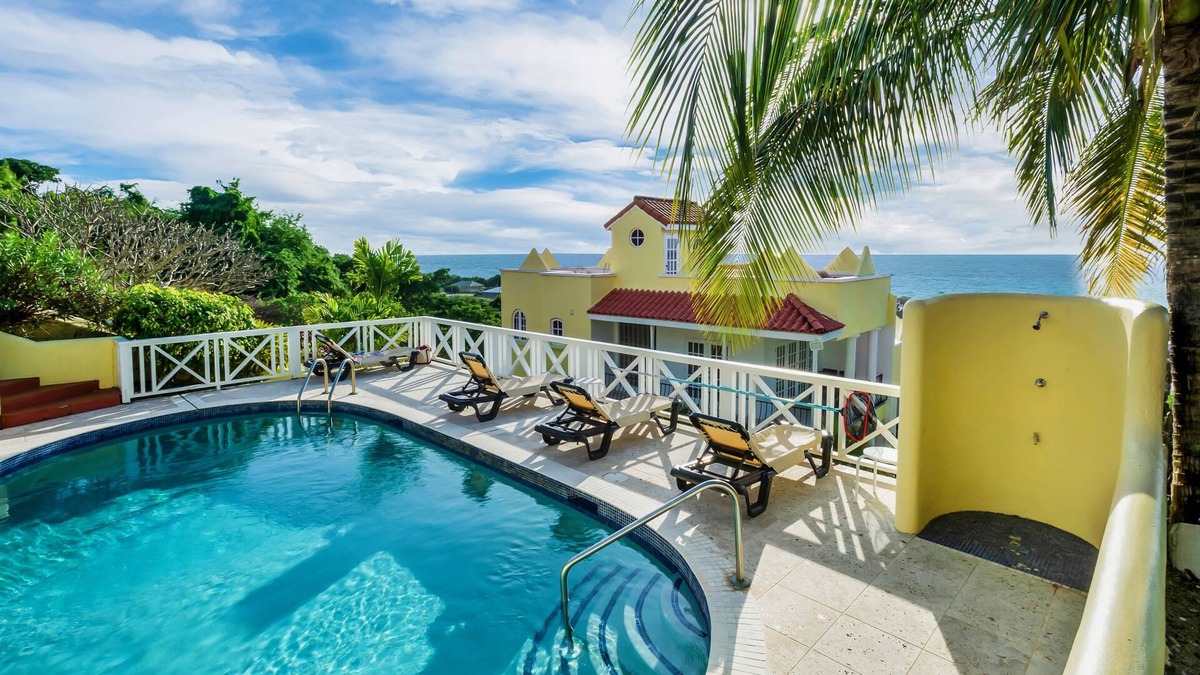 Prospect House | Fast WiFi, 4 bedrooms, sleeps 8, panoramic ocean views, West Coast . Paradise !