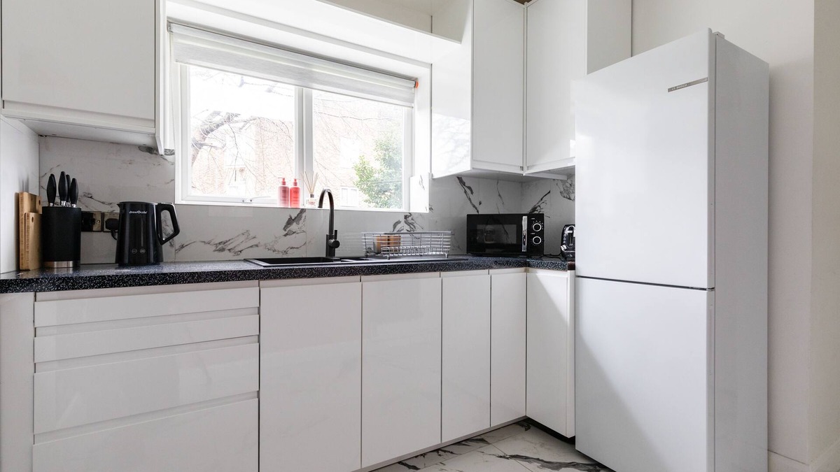 West Putney House | Fast WiFi, free parking, London getaway