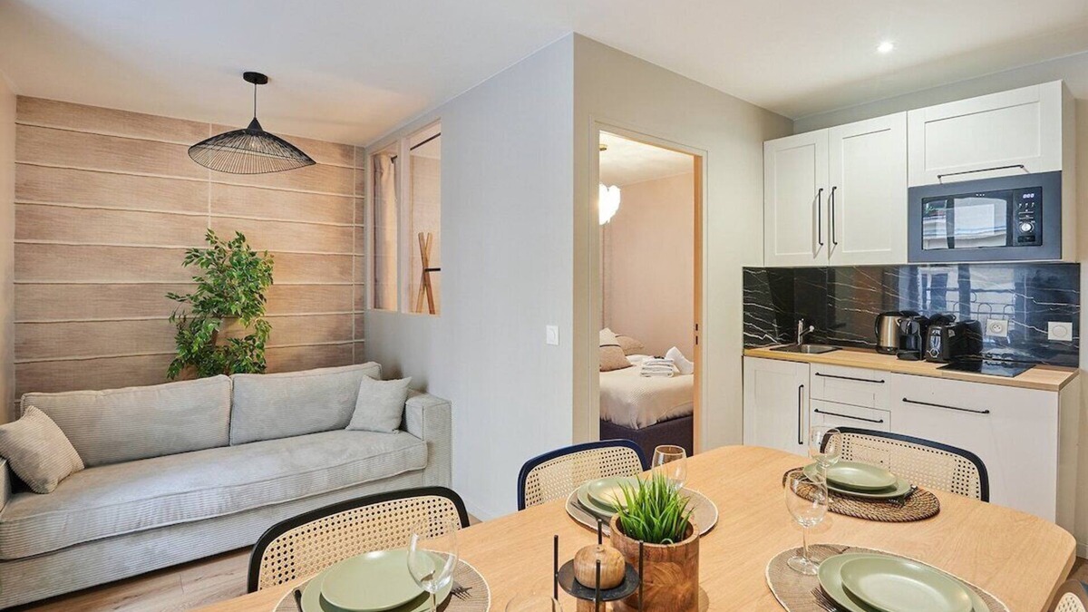 Quartier de la Porte-Saint-Denis Apartment | FAUBOURG SAINT DENIS 99