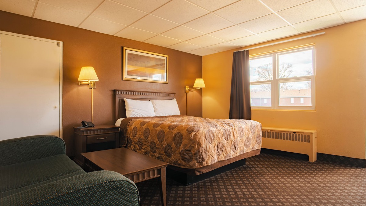 Sarnia Hotel | Fauld's Motel