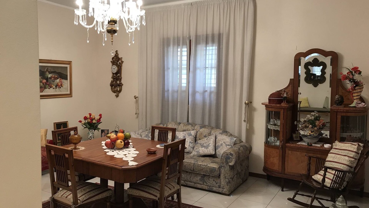 Cesaro Apartment | Fausto's house is an apartment on the first floor of a two-storey building.