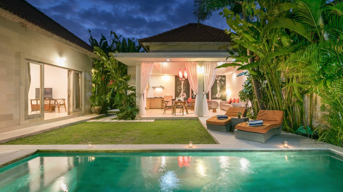 Batubelig Villa | Favorite 2-bedroom Pool Villa 650 Meters to Nearest Seminyak Beach