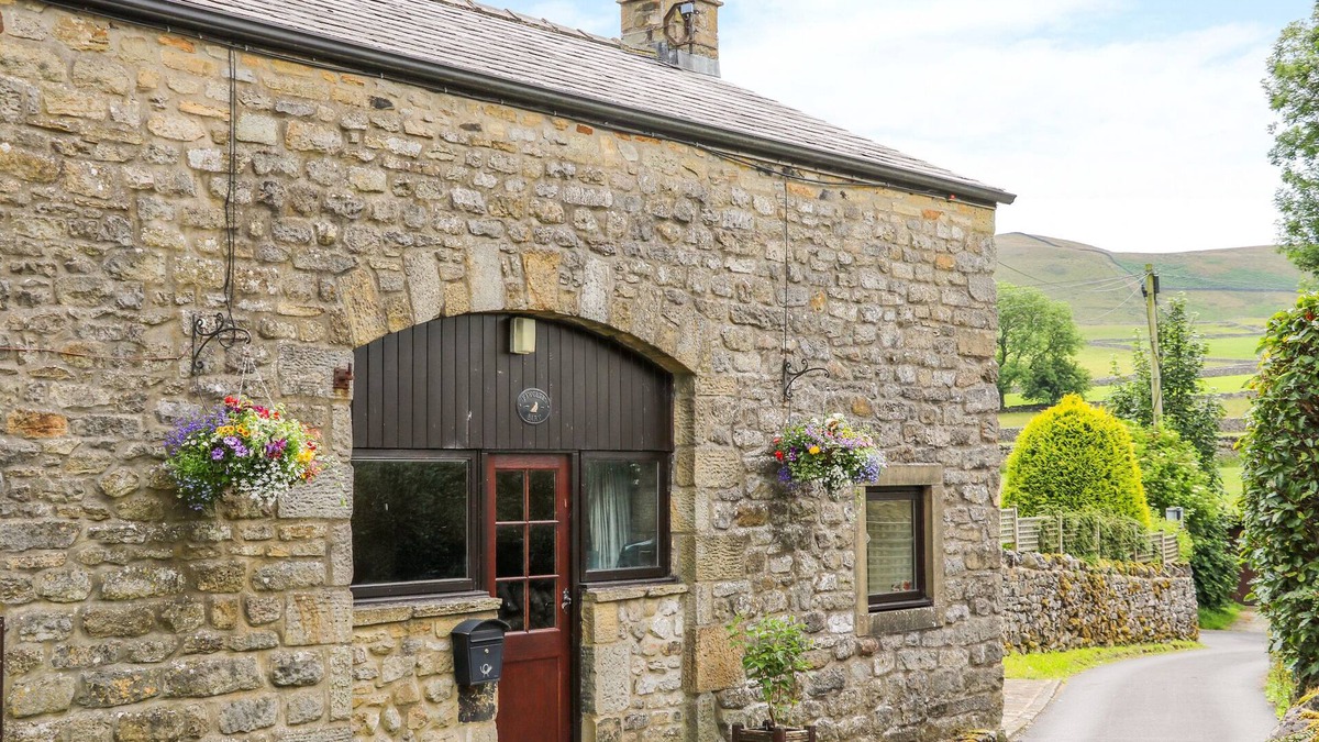 Cracoe Cottage | FAWCETTS BARN, pet friendly, character holiday cottage in Grassington