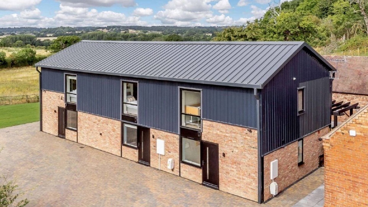 Moreton Valence Cottage | Fawn Cottage disabled adapted 3 bedroom hot tub