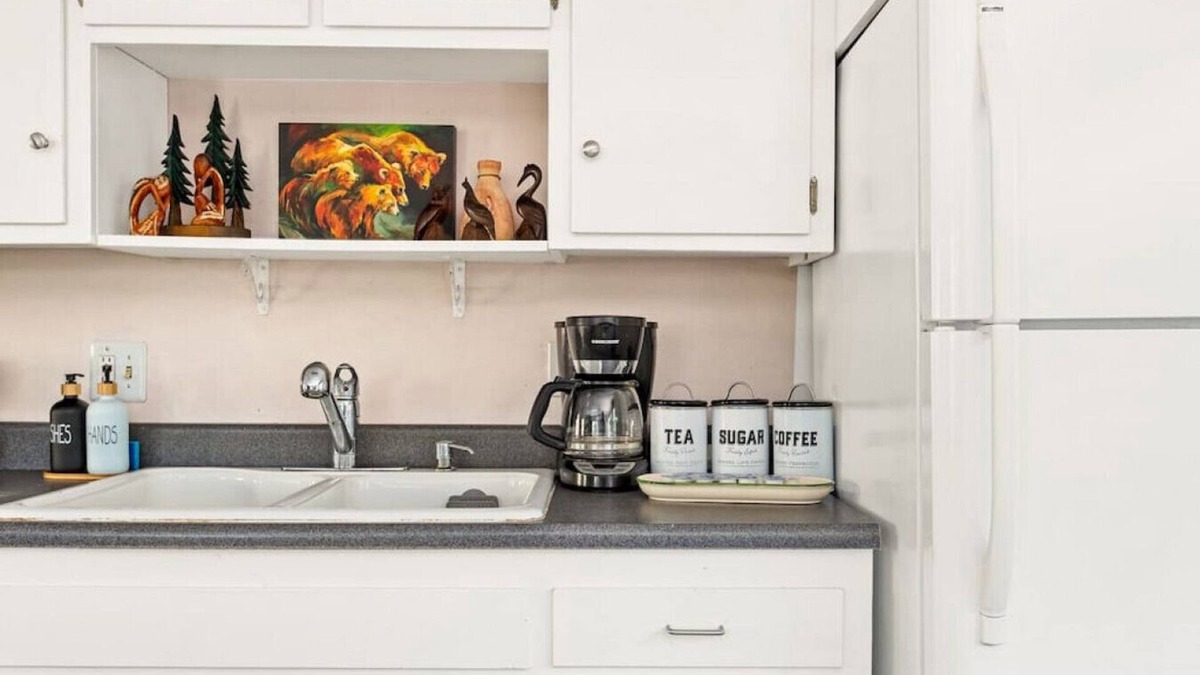 Fawnskin Apartment | Fawnskin Forest Haven + Pet Friendly + Hot Tub + Walk to Lake