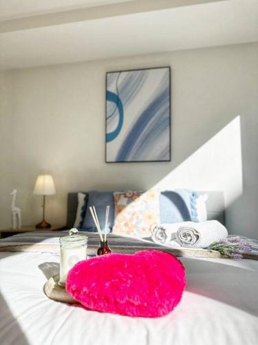 Abbotsford Apartment | FC104 -1 BATH 2 BR Modern Oasis With, Pool & Gym