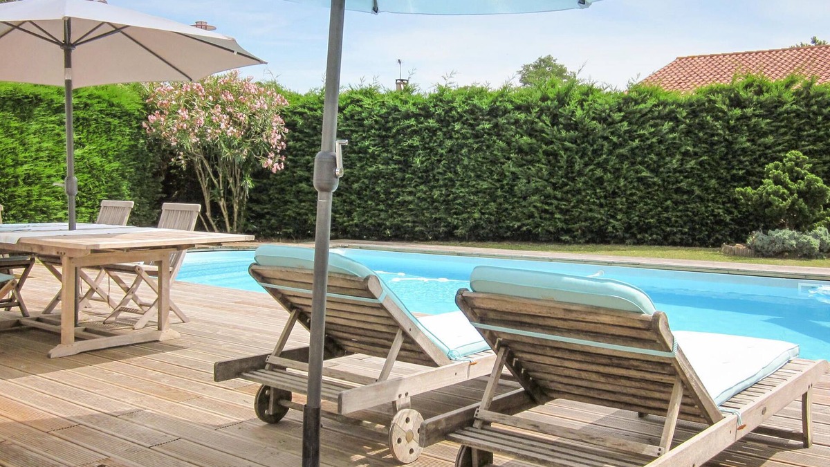 Seyresse House | Feel at home in this family vacation home with swimming pool!