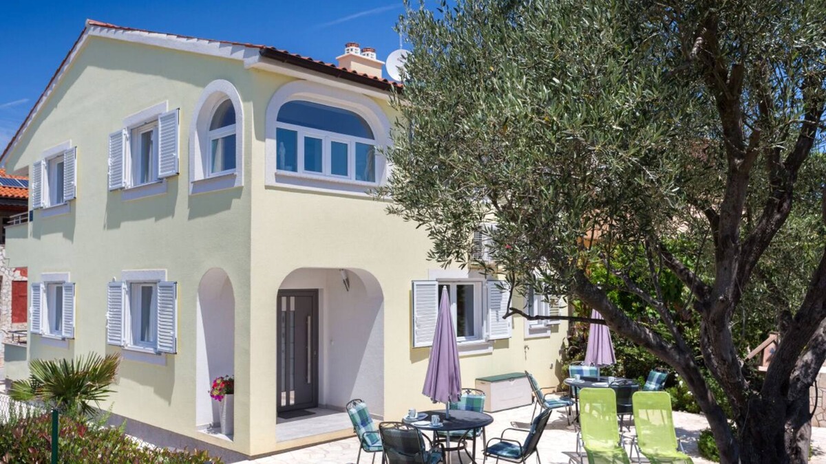 Medulin Apartment | Feel-good vacation home right by the sea, 80m from the beach, family-friendly