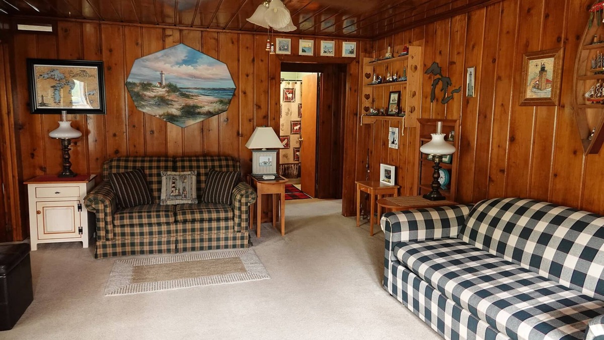 Tawas City House | Feel of an "Up North" cottage with the convenience of in-town East Tawas