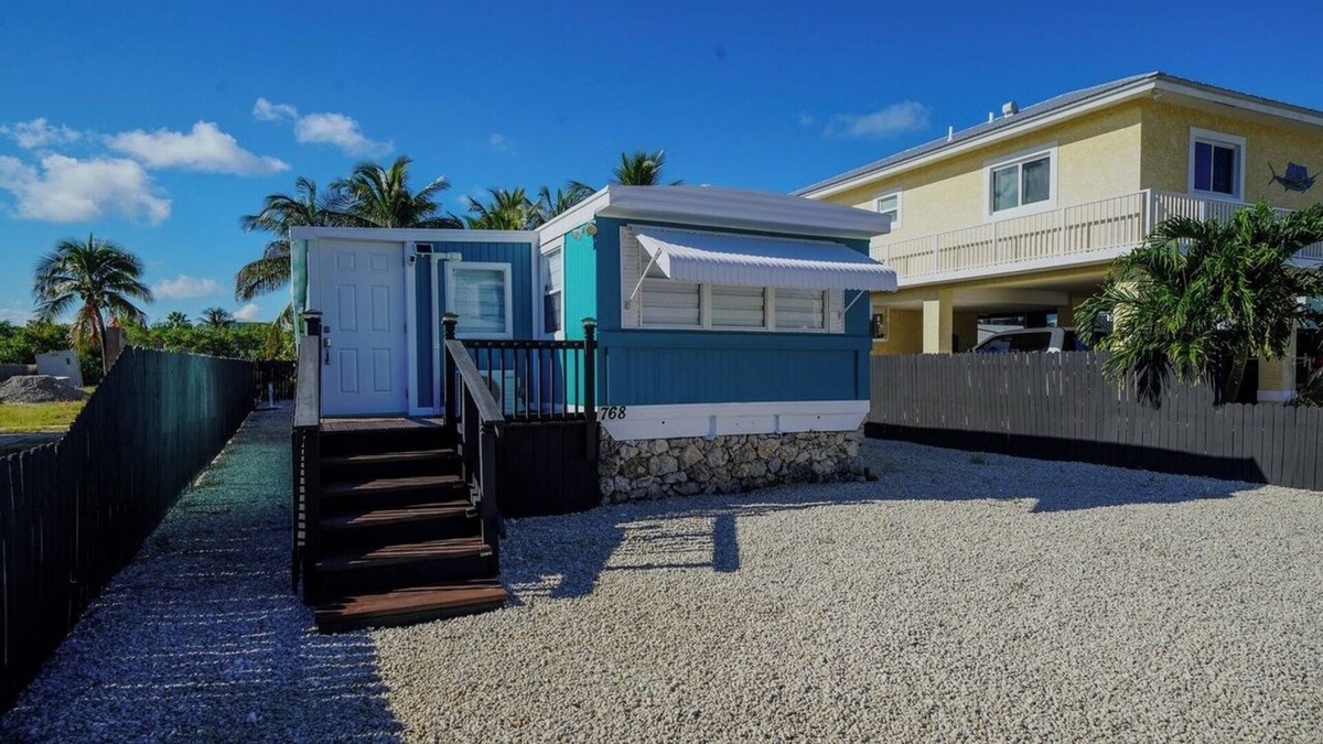 Twin Lakes House | Feel the Ocean breeze! 3-bedroom mobile home with AC in Key Largo
