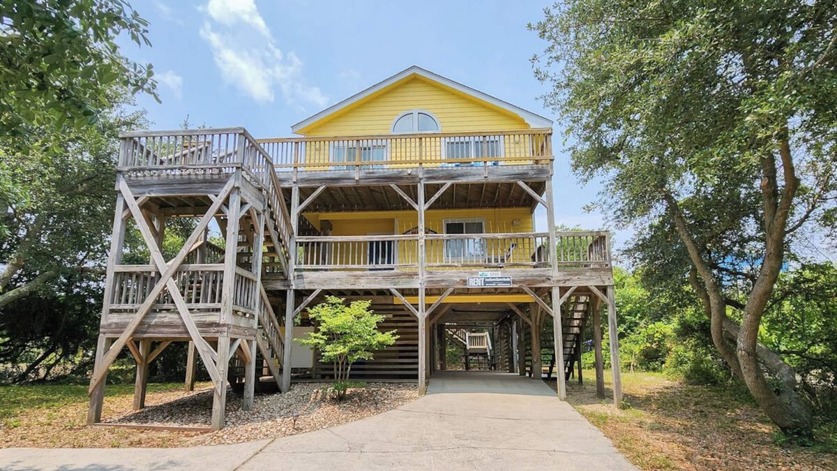 Tuckahoe House | Feelin' Ducky - Classic 4 BR oceanside beach cottage in Duck w/Community Pool & Tennis