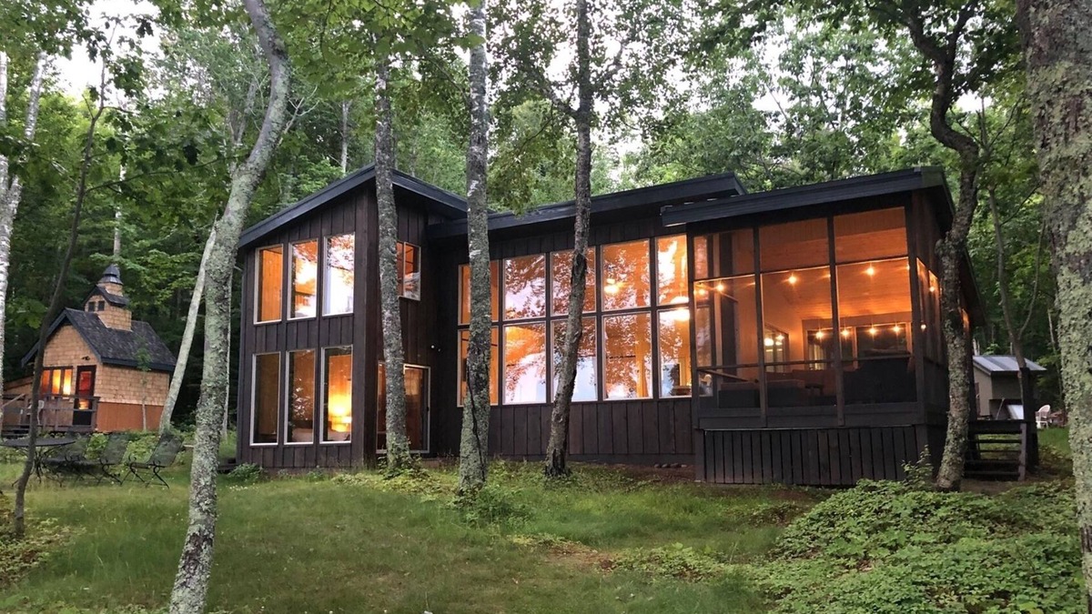 La Pointe House | Feeling Superior - Cliffside Home with Amazing Lake Superior Views!